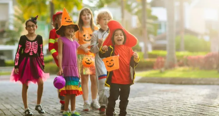 4 trick-or-treating tips to keep your children safe and happy