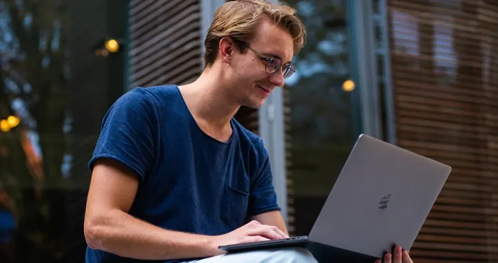 5 ways to move your networking online through LinkedIn